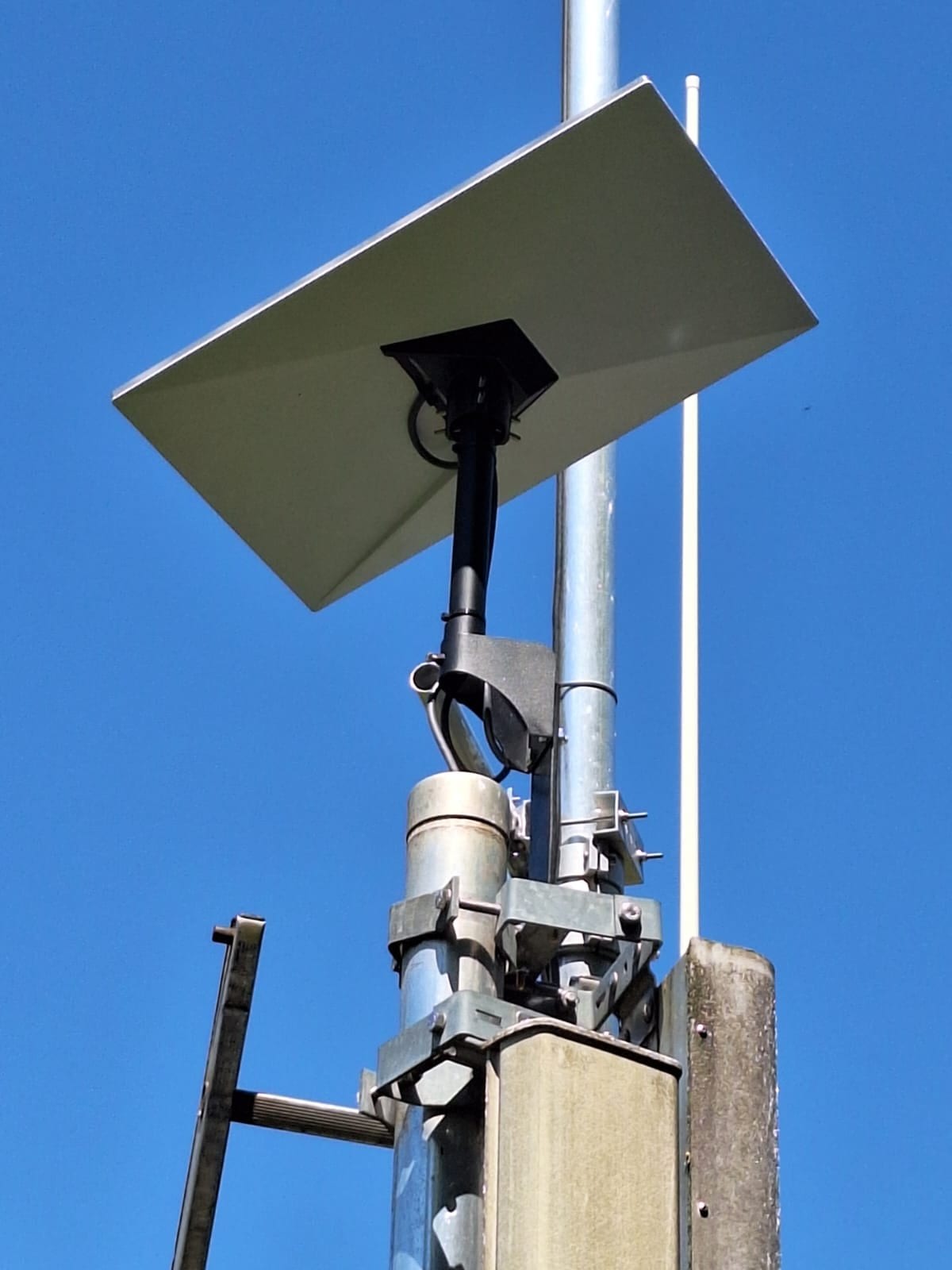 Antenne Starlink pour la protection civile
